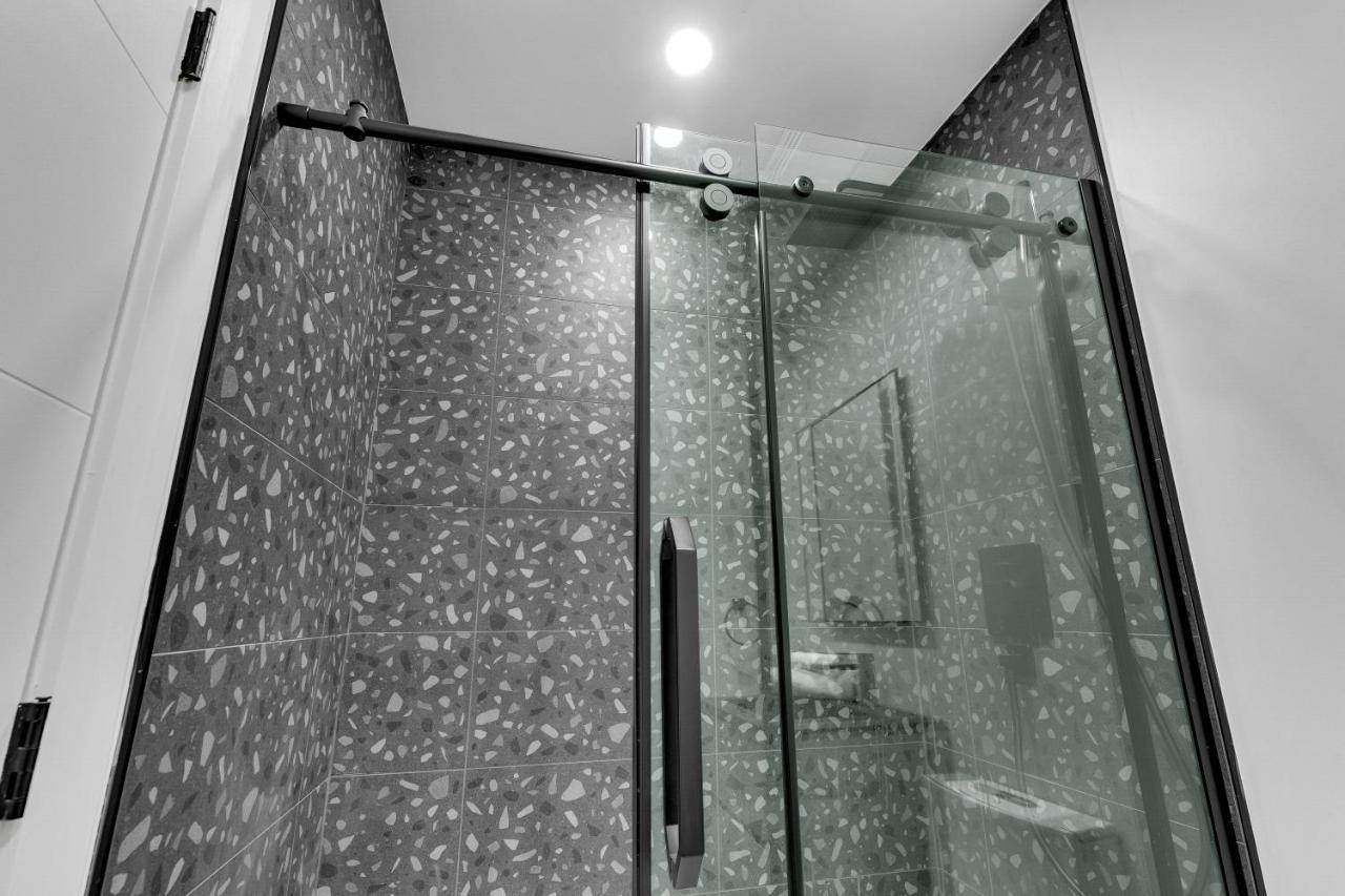 Deluxe Suites Downtown Montreal Bagian luar foto